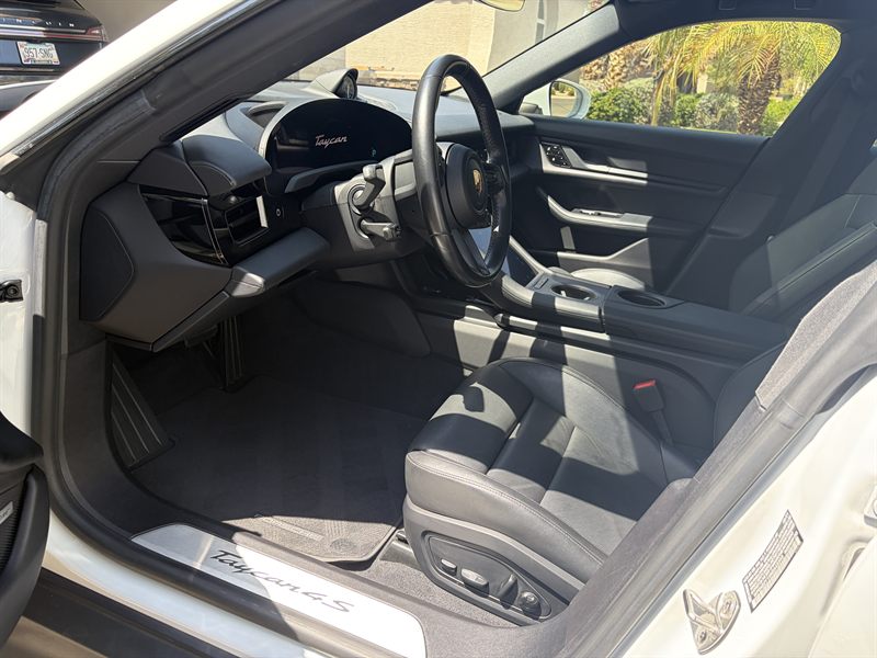 Spotless car interior after a deep clean by ZnA Mobile Detailing in Tempe, Arizona